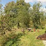 02 Jurta Hneda V Jablecnem Sadu Luxussátor
