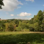 02 Jurta Hneda V Jablecnem Sadu