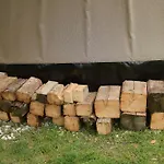 02 Jurta Hneda V Jablecnem Sadu Chotetice