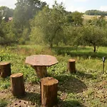 02 Jurta Hneda V Jablecnem Sadu Luxussátor