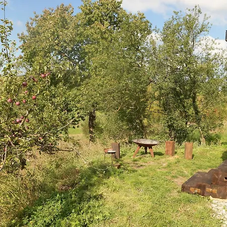 02 Jurta Hnědá V Jablečném Sadu Luxusní stan