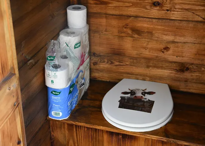 02 Jurta Hneda V Jablecnem Sadu Chotetice